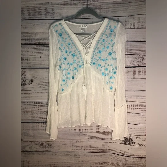 VENUS White and Teal 3/4 Sleeve Embellished Blouse sizes 8,10 and 14 NWOT - Picture 3 of 15